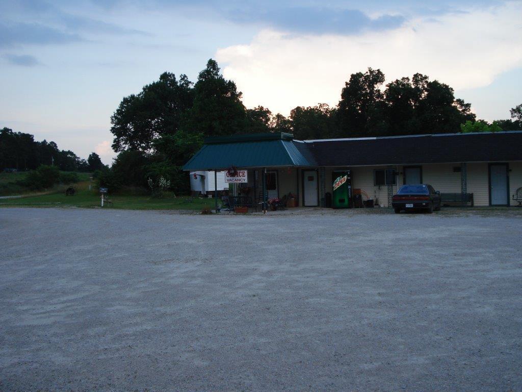 Comfort Green Motel Thayer Екстериор снимка